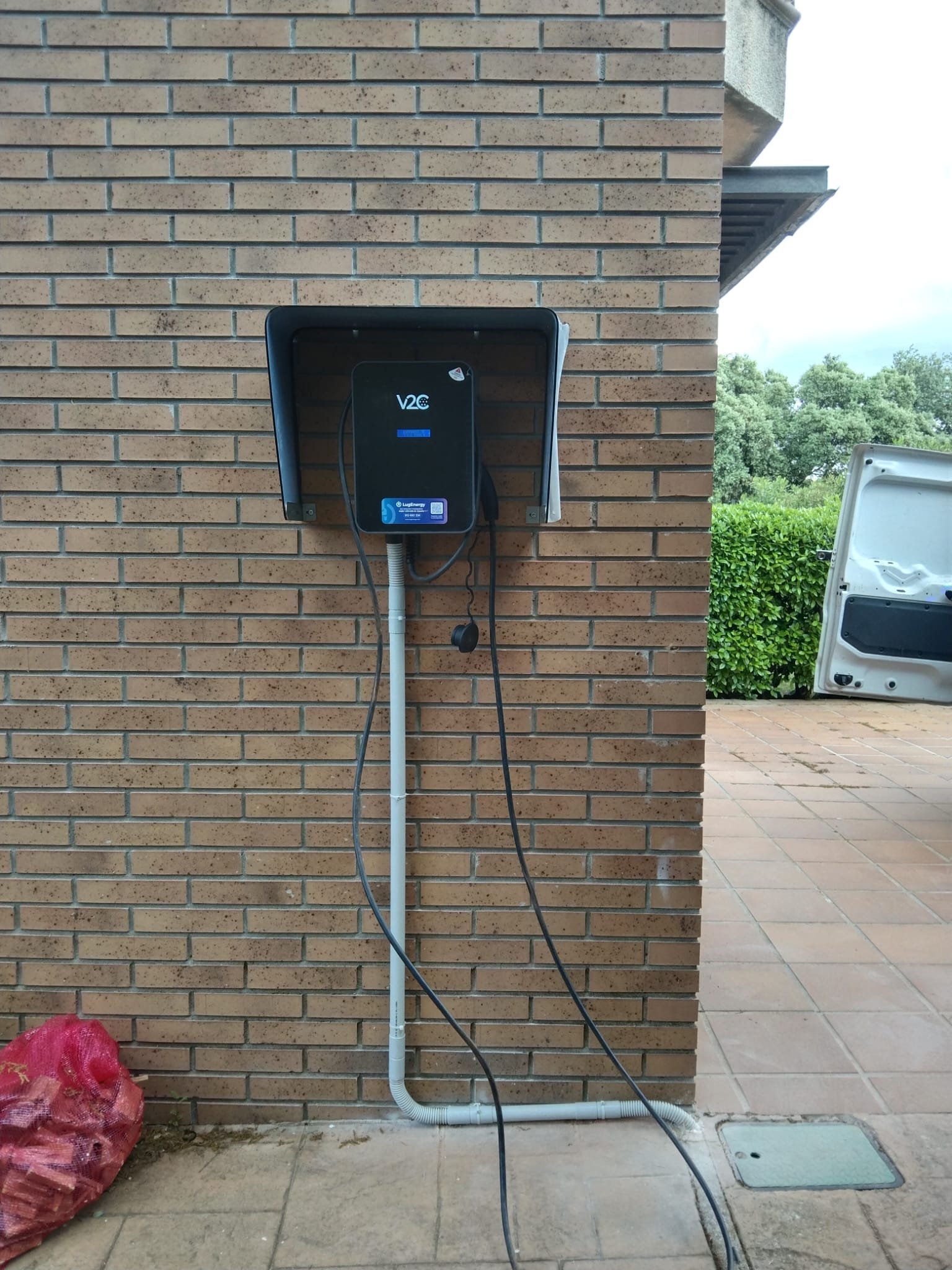 Instalación de cargador V2C en vivienda unifamiliar en Tomares